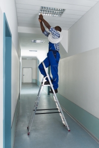 Sichere Arbeit mit Leitern